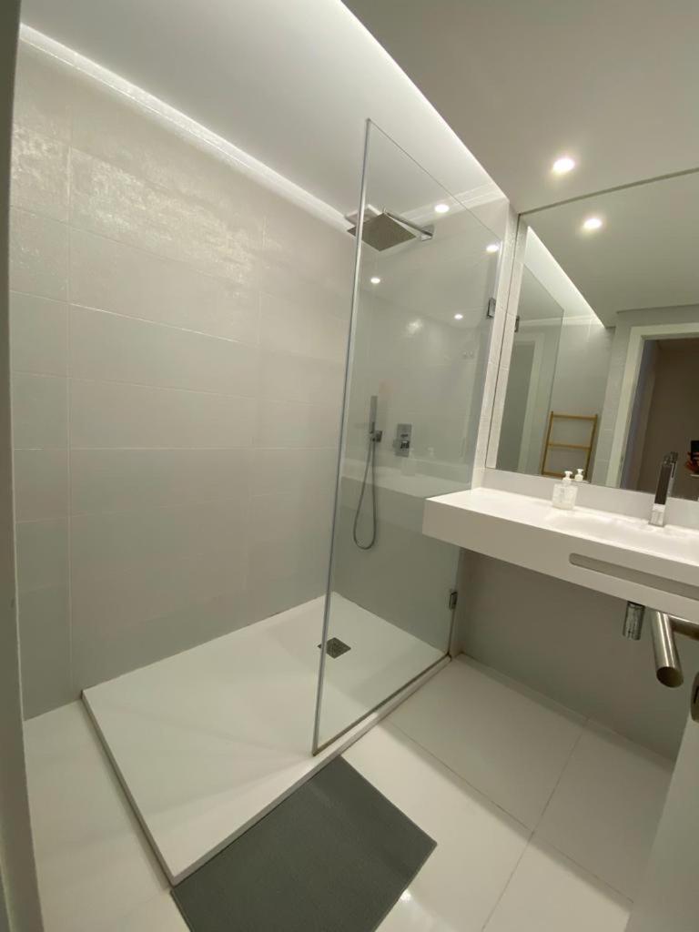 Bedrooms In Modern Guest House Алмада Екстер'єр фото